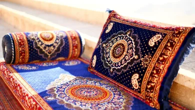 راهنمای کامل دیزاین دوشک و بالش افغانی 20 دیزاین دوشک و بالش افغانی سنتی به رنگ غالب سرمهای