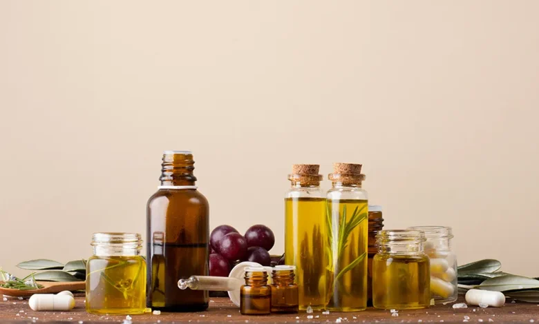 بهترین روغن برای از بین بردن چین و چروک صورت 1 چند شیشه روغن های طبیعی برای درمان چروک پوست