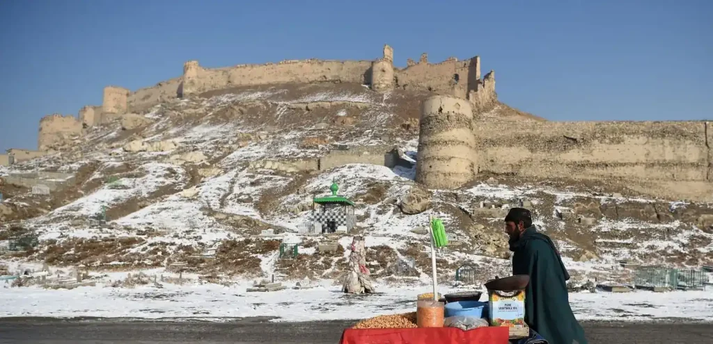 ۱۰ مکان تاریخی افغانستان از دوران باستان تا معاصر 6 قلعه بالاحصار در افغانستان، پوشیده از برف