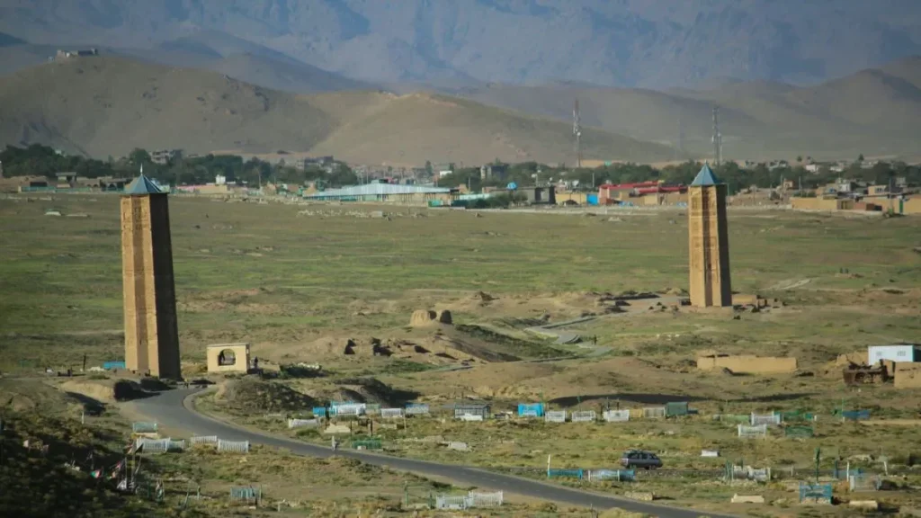 ۱۰ مکان تاریخی افغانستان از دوران باستان تا معاصر 5 منارههای تاریخی غزنی در افغانستان