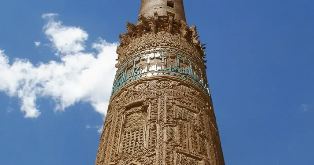 ۱۰ مکان تاریخی افغانستان از دوران باستان تا معاصر 2 منار جام در افغانستان