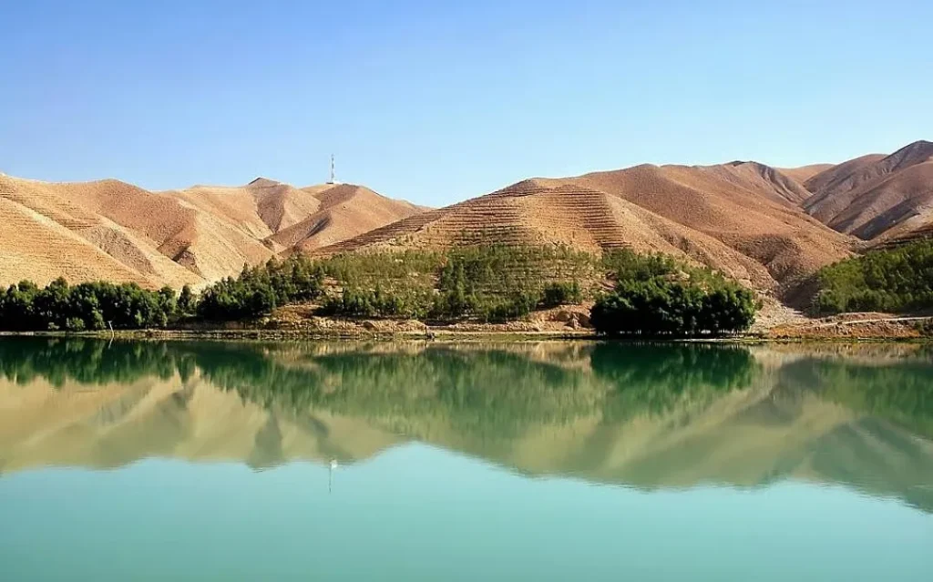 حوزه های آبی افغانستان؛ معرفی پنج حوزه اصلی کشور 9 یک رود در افغانستان با پسزمینه کوهها