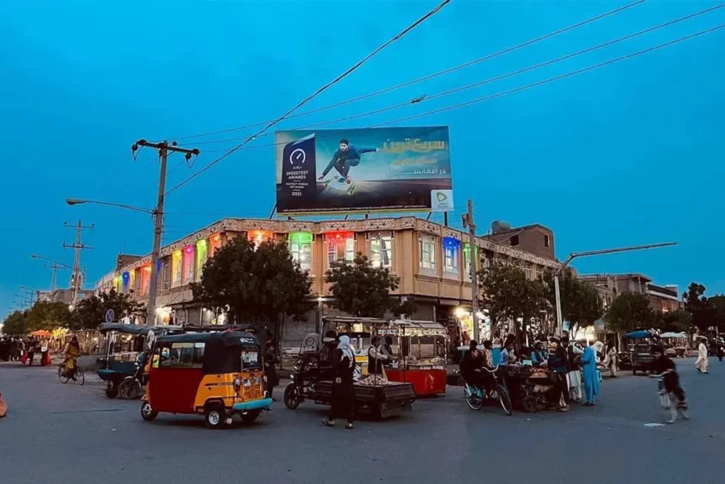 دروازه ملیک هرات؛ از گذرگاه دفاعی در گذشته تا چهارراهی امروز 4 چهارراهی دروازه ملک هرات در دورهی معاصر