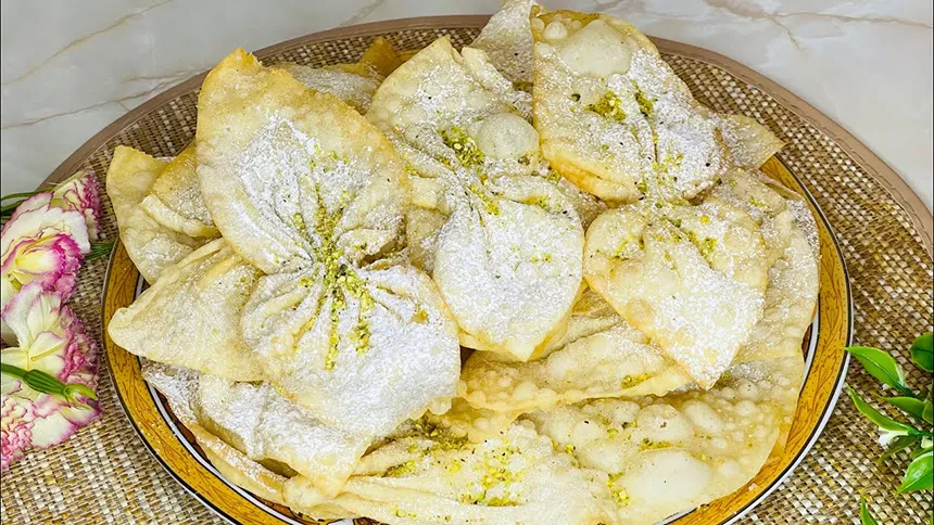 طرز تهیه گوش فیل هراتی به سه شیوه آسان 3 تعدادی گوشفیل هراتی در یک دیس
