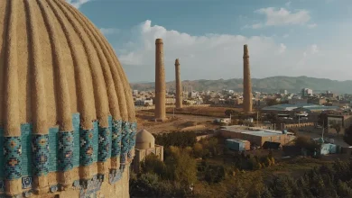 سفر به آبدات تاریخی هرات، عروس شهرهای افغانستان 56 مجموعه مصلی هرات از نمای بالا شامل بخشی از گنبد گوهرشاد و منارهها در فاصلهی دورتر