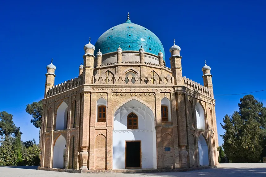 آثار تاریخی ولایت قندهار؛ سرزمین هزارساله افسانهها 7 نمای بیرونی مقبره میرویس هوتکی