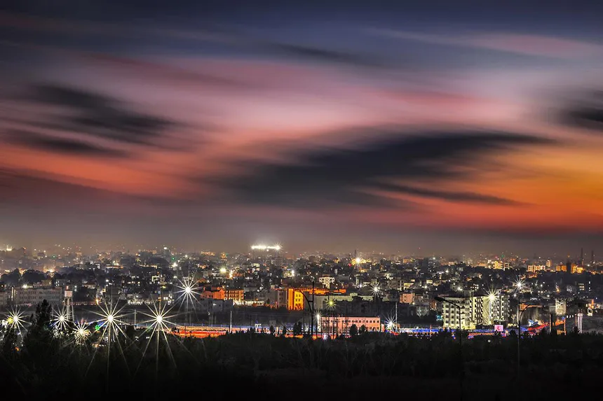 راهنمای جامع بازدید از بام هرات 2 چشمانداز شهر هرات از نمای بام، هنگام شب