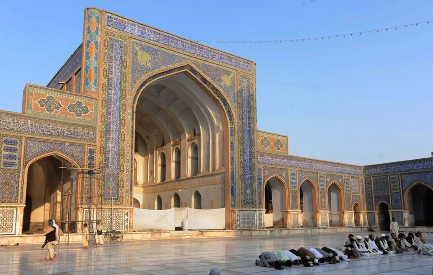 راهنمای جامع بازدید از بام هرات 3 صحن مسجد جامع هرات