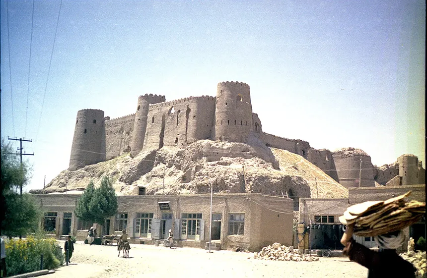 ارگ هرات؛ راهنمای جامع قلعه دوهزارو۳۰۰ساله افغانستان 3 ارگ هرات در گذشته