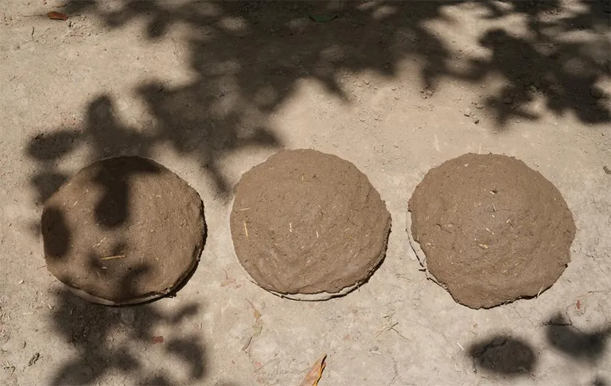 کنگینه انگور؛ روش هوشمندانه نگهداری انگور تازه 3 سه کنگینه انگور درحال خشک شدن زیر نور آفتاب