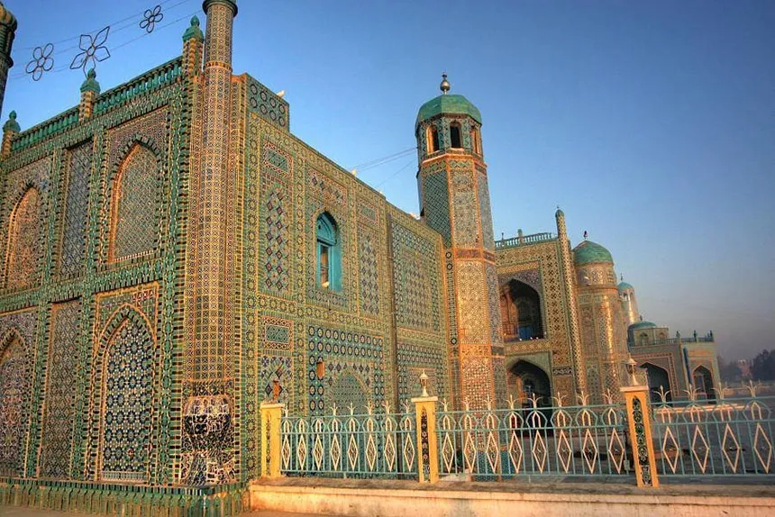 مسجد کبود مزار شریف؛ عبادتگاه آسمانی شهر 3 article mazarsharif blue mosque mosque tiling