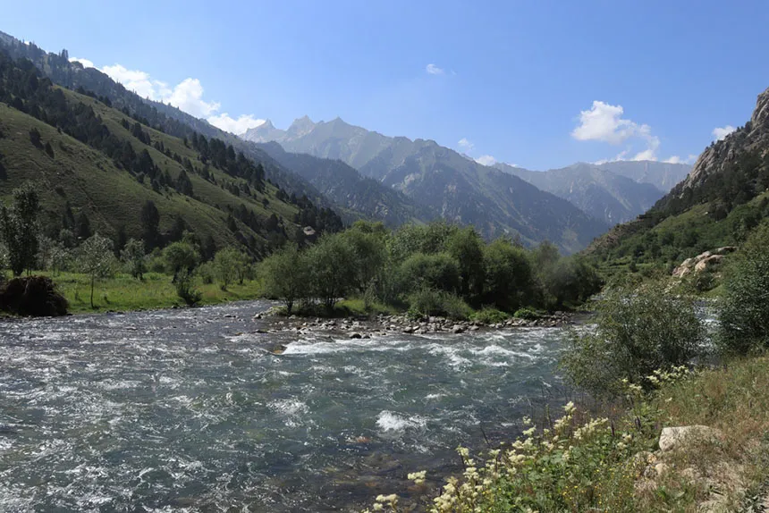 پارک ملی نورستان، طبیعتی بکر در دل کوههای هندوکش 3 رودی جاری در پارک ملی نورستان افغانستان