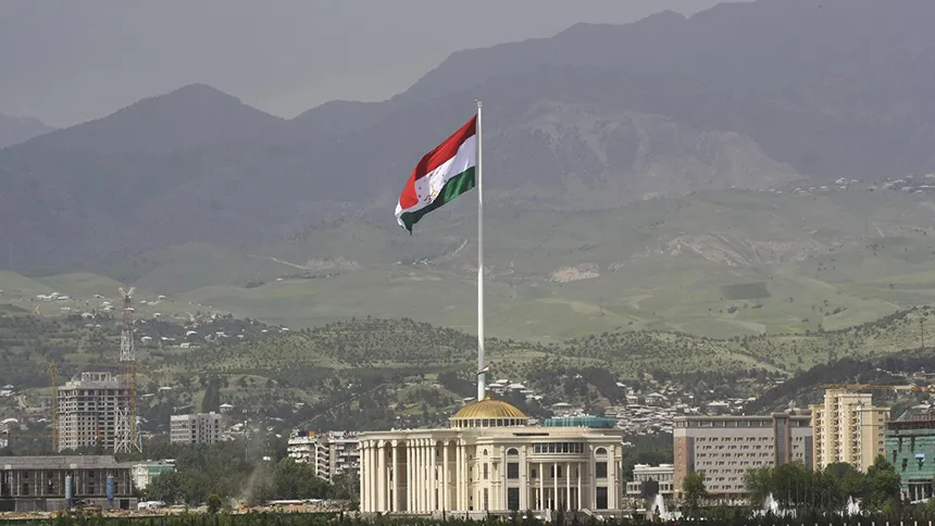 پرچم تاجیکستان در کشور