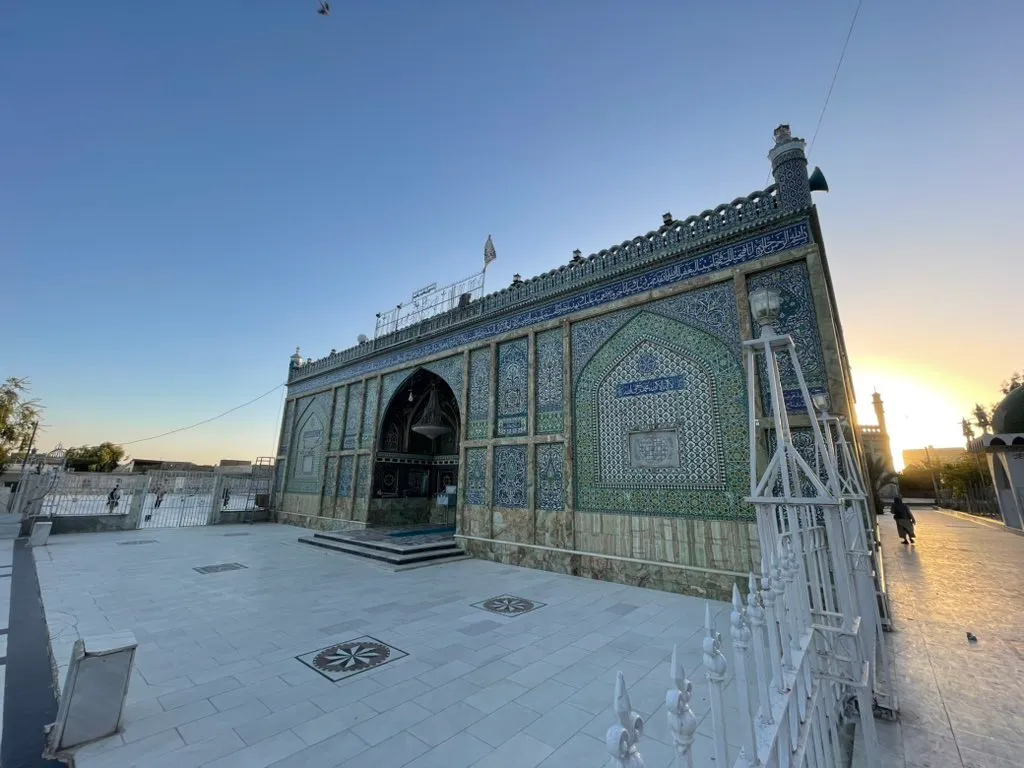 زیارت خرقه مبارک؛ روایت جامهای هبوطکرده از آسمان 3 نمایی از زیارت خرقه پیامبر در قندهار