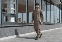 بهترین نمونههای مدل لباس افغانی مردانه قاسمی 52 یک مدل مرد افغان با پیراهن تنبان قاسمی
